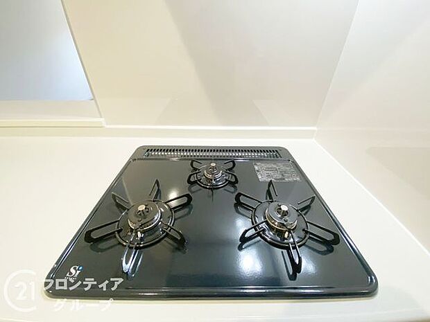 お手入れしやすい3口コンロ！お料理が楽しくなりそうですね