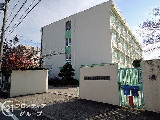 枚方市立楠葉西中学校 徒歩9分。 680m