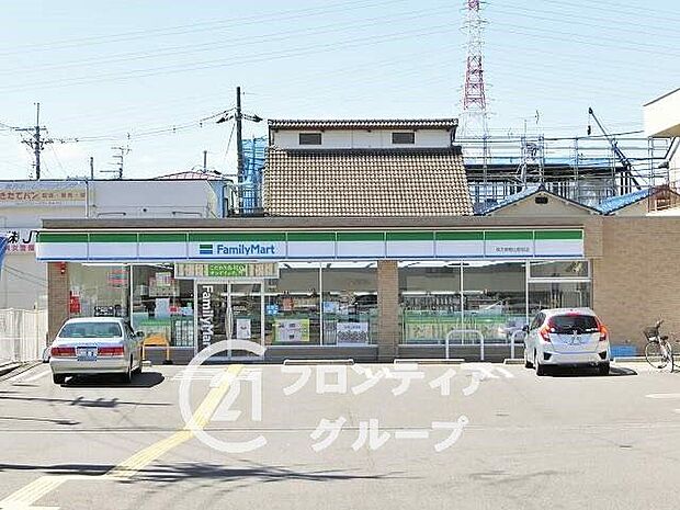 ファミリーマート枚方御殿山駅前店 徒歩8分。 620m