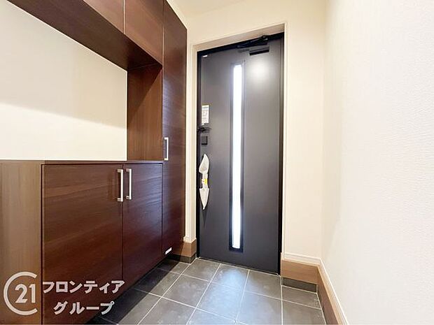 玄関は防犯性の優れたダブルロックドアです!