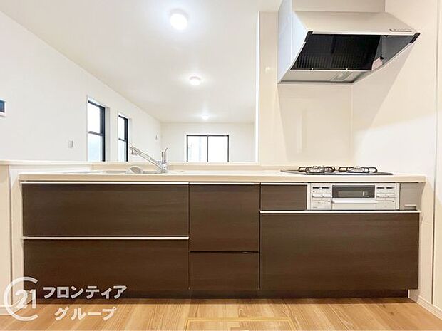 お手入れが楽に行える換気扇やステンレスワークトップは毎日お料理する奥様の味方!