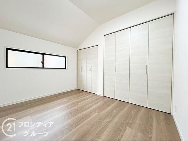 室内はシンプルな仕様となっており、それぞれの好みに合わせたインテリアで、趣味に合わせてレイアウトしやすくなっております。