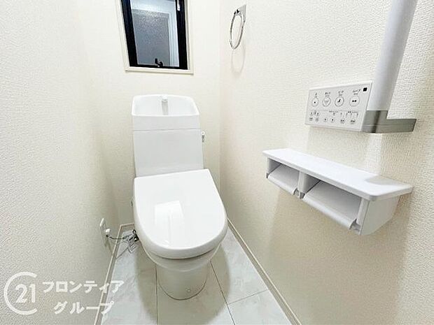 便器にふちがなく、汚れが隠れて見えない部分が極端に少なくなっており、お手入れも楽々!スピーディでパワフルな洗浄力を実現しています!