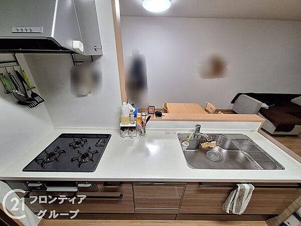 対面カウンターで、家族とコミュニケーションを取りながら料理ができるキッチンです