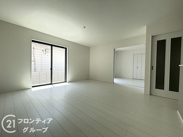 広々リビング、人が集まるおもてなし空間を実現できますね!