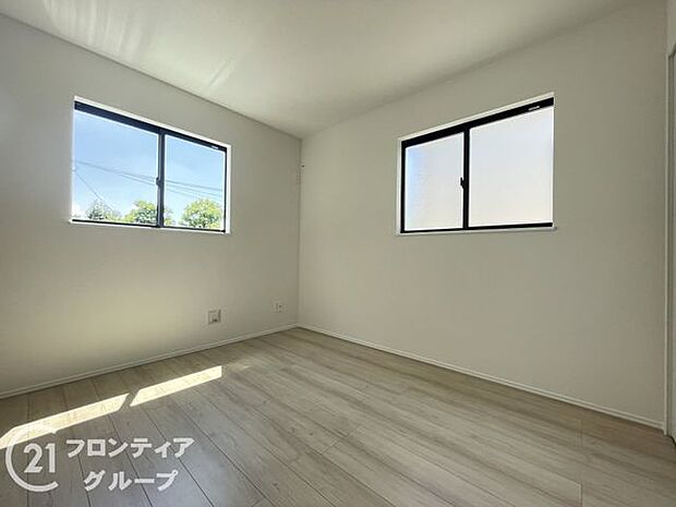 フローリング材には、木目や色調など木材特有の風合いがあり、ナチュラルな美しさで、日々の生活に温もりを与えてくれます。