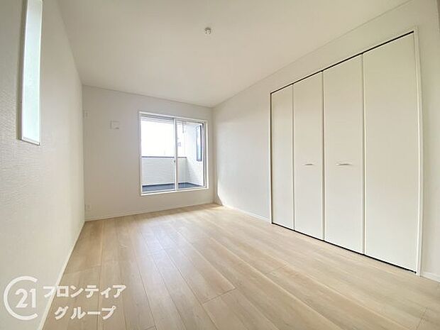 室内はシンプルな仕様となっており、それぞれの好みに合わせたインテリアで、趣味に合わせてレイアウトしやすくなっております。