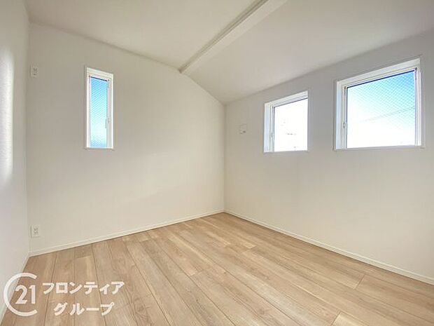 室内はシンプルな仕様となっており、それぞれの好みに合わせたインテリアで、趣味に合わせてレイアウトしやすくなっております。