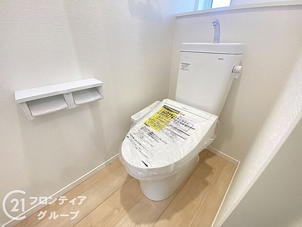 便器にふちがなく、汚れが隠れて見えない部分が極端に少なくなっており、お手入れも楽々！スピーディでパワフルな洗浄力を実現しています！