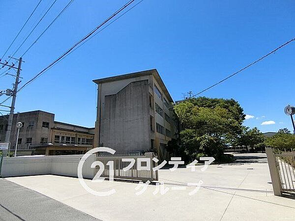 交野市立第三中学校 徒歩36分。 2830m