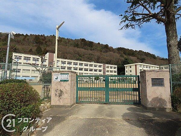 枚方市立山田中学校 徒歩11分。 840m