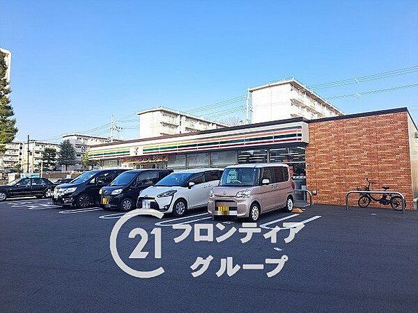 セブンイレブン枚方香里ケ丘店 徒歩9分。 700m
