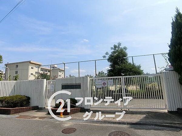 寝屋川市立友呂岐中学校 徒歩22分。 1740m