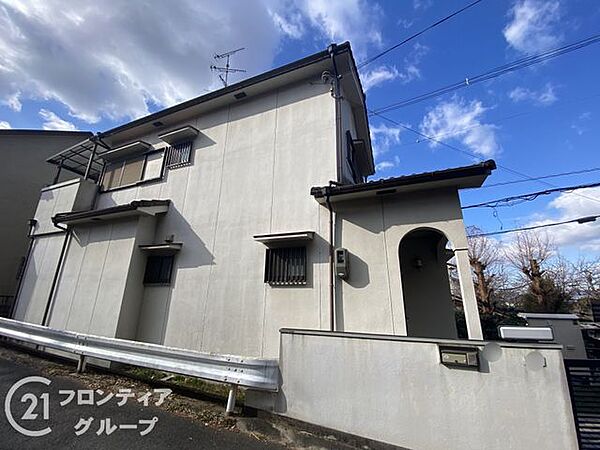 風格ある外観は、住む人のステータスを感じさせる重厚なデザインです。安心感を与える堅牢な造りです。