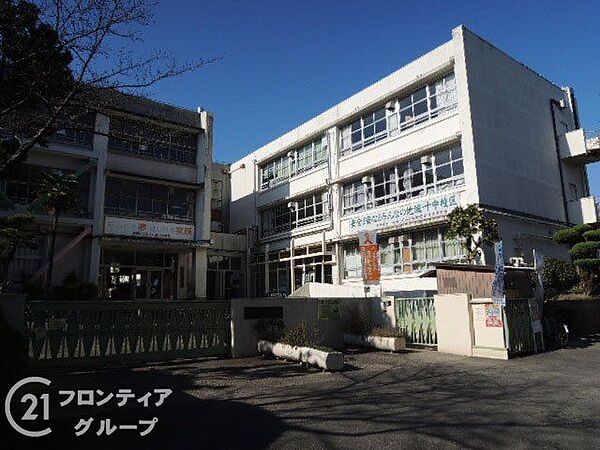寝屋川市立三井小学校 徒歩10分。 790m