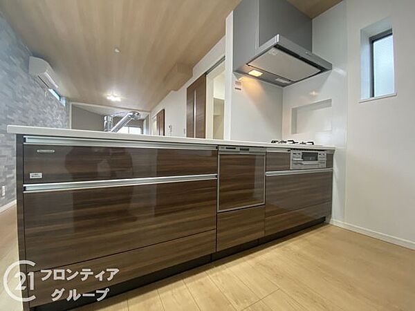キッチンは、料理を楽しむための機能的な空間で、効率的な作業をサポートします