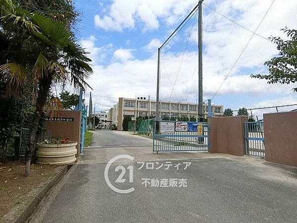 枚方市駅(京阪 交野線) 徒歩37分。 2890m