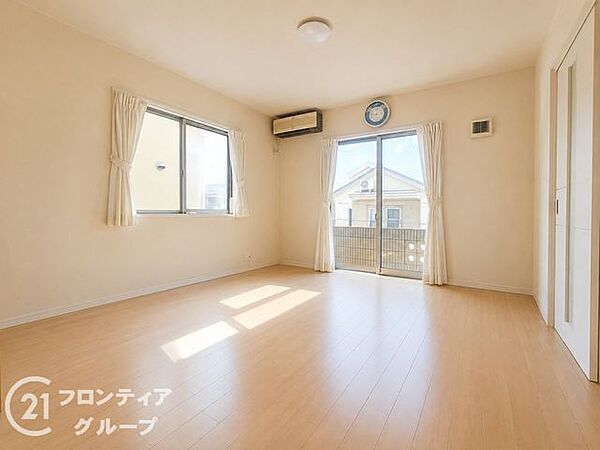 個人のお部屋としてもお使いいただける洋室は日当たり良好です♪