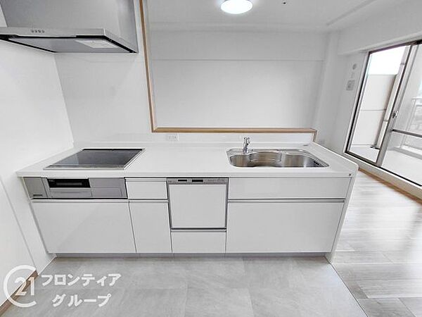 毎日使う場所だからこそ美しさと機能性にこだわった上質な空間！対面式で家族やペットの様子を見守りながら、心地よくお料理ができる開放感あふれるキッチンです！