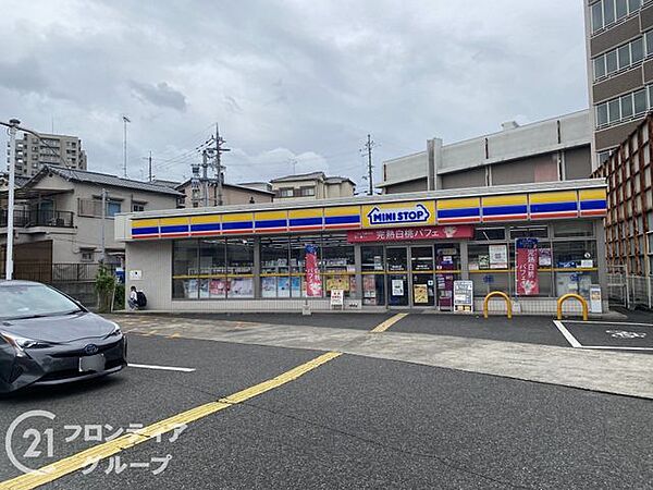 ミニストップ寝屋川三井南町店 徒歩7分。 560m