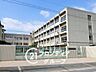 周辺：枚方市立長尾西中学校まで徒歩約10分。部活動や学校行事で忙しい毎日でも通いやすい距離に位置しています。落ち着いた教育環境が魅力的なエリアです。 750m
