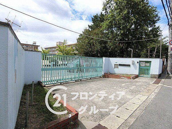 寝屋川市立南小学校 徒歩10分。 780m