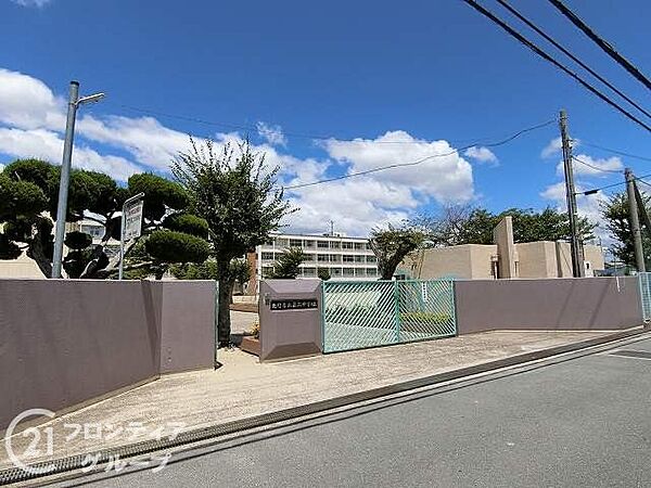 交野市立第二中学校 徒歩27分。 2110m