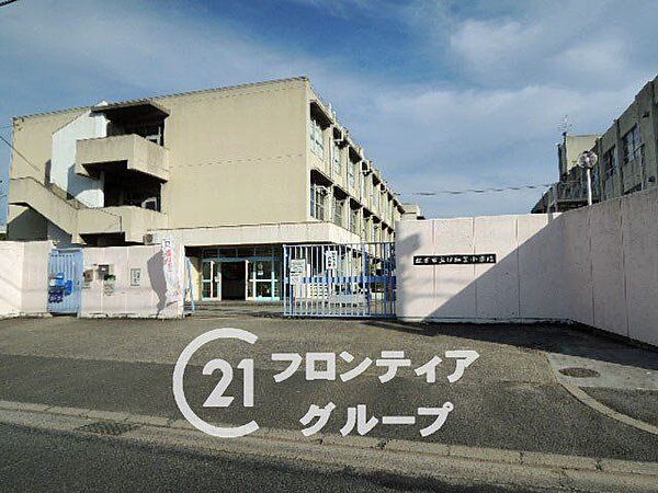 枚方市立伊加賀小学校 徒歩9分。 670m