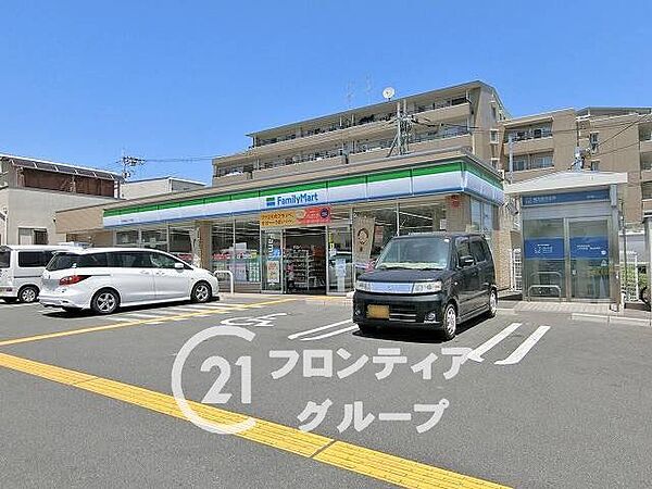 ファミリーマート枚方東山二丁目店 徒歩10分。 760m