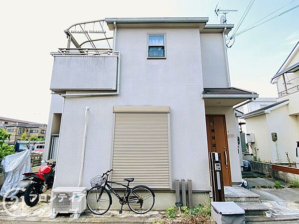 交通量が少なく、静かな前道で落ち着いた生活を提供します。