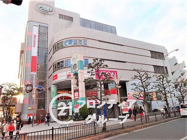 スーパー「イオン枚方店」まで徒歩約6分。日常の食料品や日用品のお買い物にとても便利な近さです。営業時間が長く、お仕事帰りやお出かけ前にも気軽にお立ち寄りいただけます。 410m