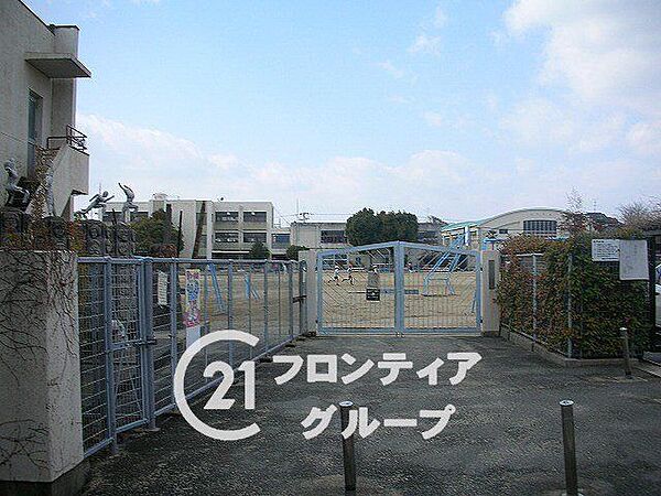 寝屋川市立成美小学校 徒歩4分。 260m
