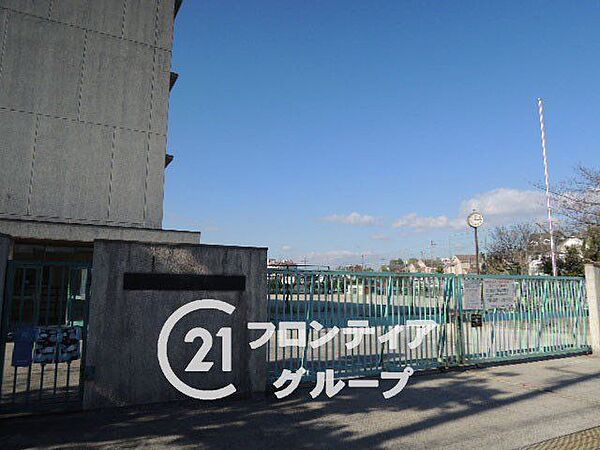 枚方市立杉中学校 徒歩21分。 1680m