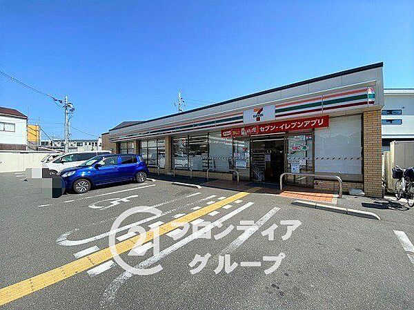 セブンイレブン枚方出口店 徒歩2分。 110m