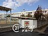 周辺：「寝屋川市立池田小学校」までは徒歩約12分（約930m）。毎日の通学にも安心な落ち着いた住環境です。