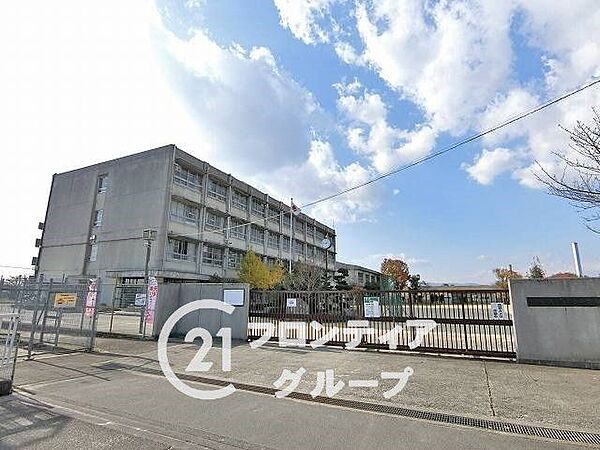 枚方市立渚西中学校 徒歩31分。 2480m