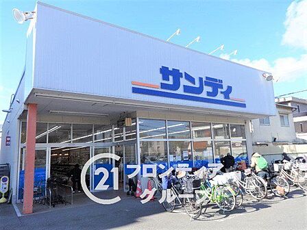 サンディ楠葉店 徒歩8分。 580m