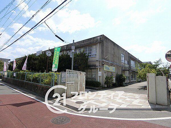 寝屋川市立第三中学校 徒歩17分。 1340m