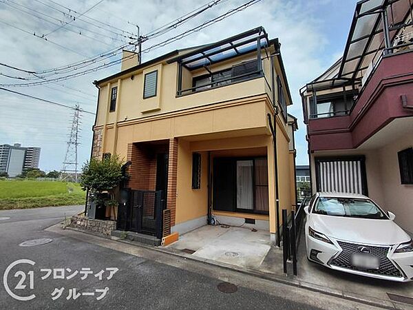 【住み替えも安心の売却専門チーム】お住まいのご売却と新居探しを同時にサポートできる、専門の売却チームが在籍しております。まずは無料査定・ご相談から、お気軽にお問い合わせください。