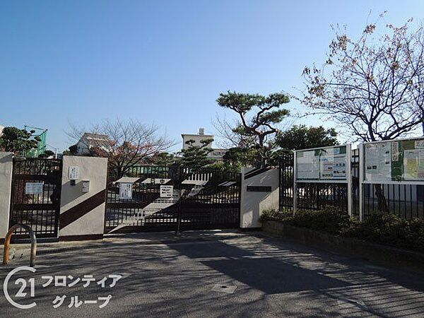 寝屋川市立第六中学校 徒歩22分。 1760m