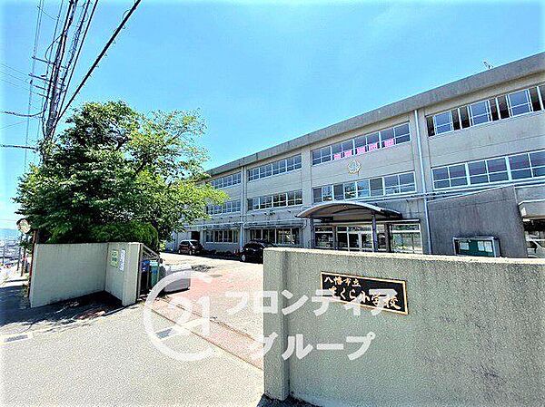 八幡市立さくら小学校 徒歩11分。 870m