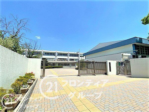 八幡市立男山第三中学校 徒歩3分。 200m
