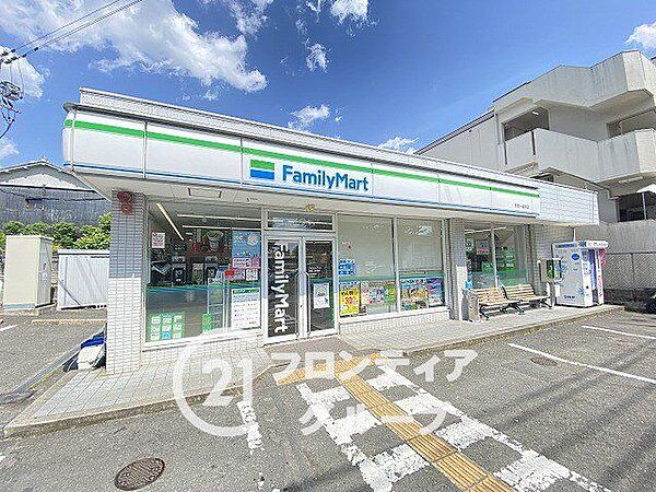 ファミリーマート京都一乗寺店 徒歩12分。 930m