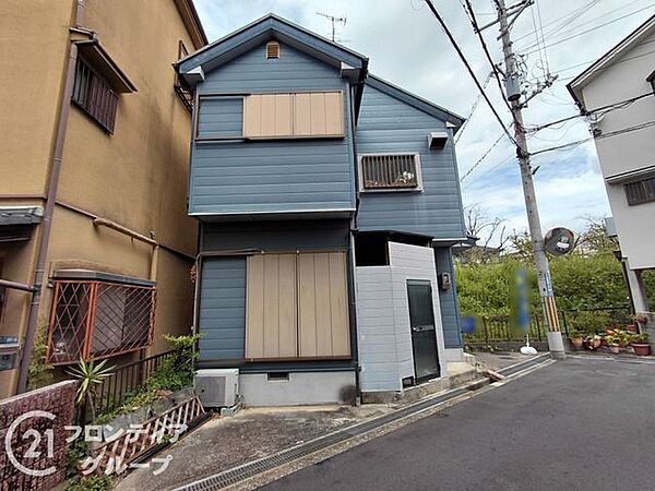 個性的なフォルムと爽やかなカラーリングが目を引きますね！毎日帰るのが楽しみになるような、愛着の持てるデザインが素敵です。