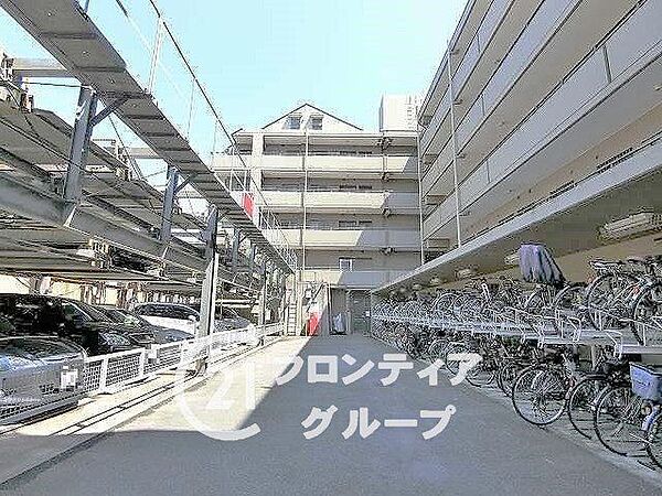 はじめてのマイホーム購入は、わからないことだらけで当然です。資金計画から物件選びまで、順を追ってスタッフが一緒に考えていきます