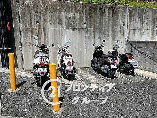 住まい選びは、価格や立地だけでなく、将来の暮らし方まで含めて考えることが大切です。今の段階で気になっていることを、まずスタッフに話してみてください