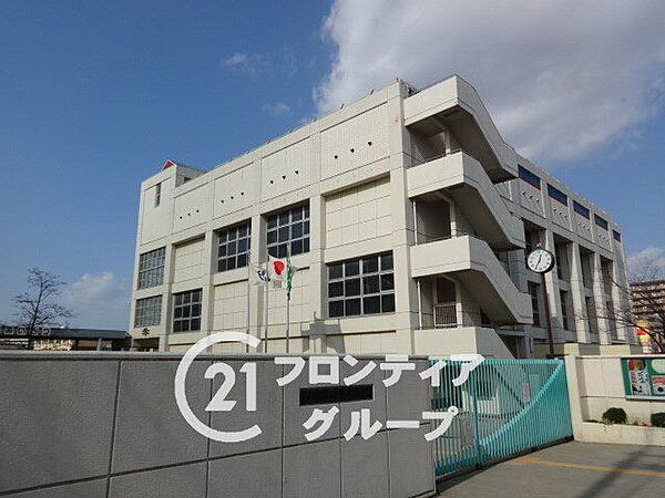 寝屋川市立第二中学校 徒歩13分。 1000m