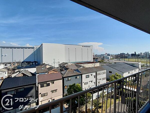 マイホームは一生に一度の大きな買い物だからこそ、納得いくまで情報を集めてほしいと思います。疑問はどんどんスタッフにぶつけてください