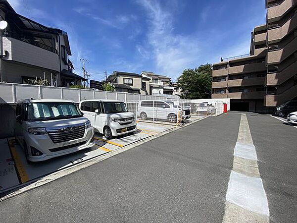 住まい選びは、価格や立地だけでなく、将来の暮らし方まで含めて考えることが大切です。今の段階で気になっていることを、まずスタッフに話してみてください