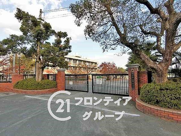 枚方市立第一中学校 勉強に部活に忙しい中学生にとって、適度な運動になる通学路ですね！毎日歩くことで自然と体力がつき、四季折々の景色を楽しみながら通える環境は、豊かな心を育んでくれそうですね！…